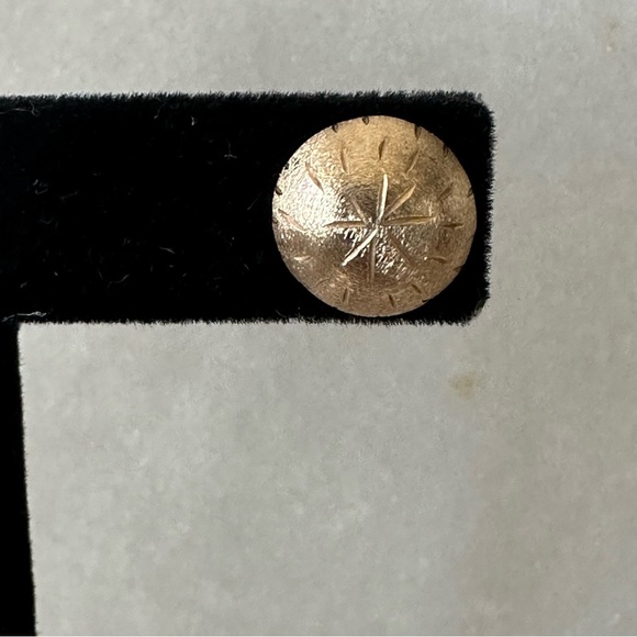 14k Solid Brushed Gold Sand Dollar Stud Earrings - Picture 15 of 16